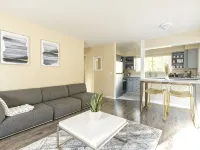 Walkable condo in heart of vibrant D/n Redmond,  m/s from Microsoft, woodinville Hotel di Redmond