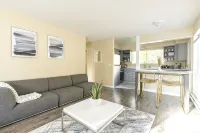 Walkable condo in heart of vibrant D/n Redmond,  m/s from Microsoft, woodinville