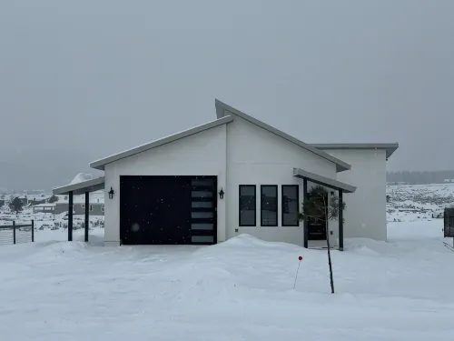 Come enjoy our"beautiful new modern guest house" with a view to the ski mountain - 4つ星