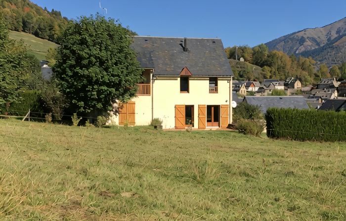 Family house near Lake Genos