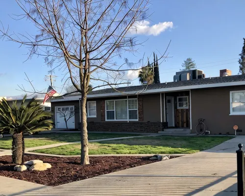 Tulare’s RARE FIND with a pool! Located in the Heart of California’s farmlands! Hotels in Tulare