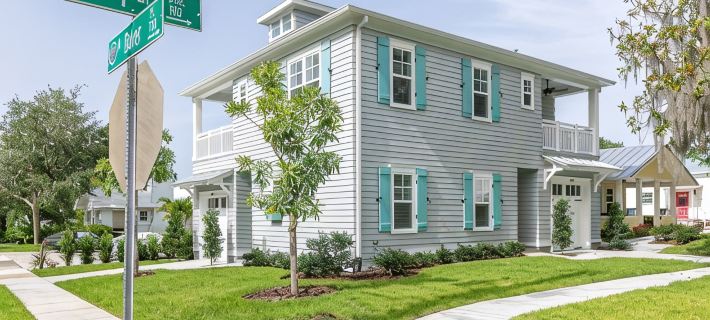 2 Min Walk to Downtown/King Bed /Golf Cart Rental/Pet Friendly! Hotels in Mount Dora