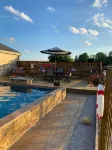 Country Home Villa + PRIVATE POOL & Guest House <1 mile to downtown Port Clinton - Villa