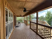Lakefront Oasis with Private Boat Dock on Lake Palestine - 4 stjerner