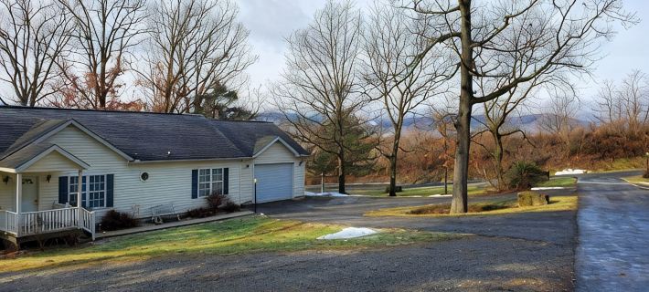 Cottage at Chimney Ridge Farms Hotels in Blair County