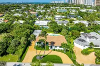 Yacht Harbor Oasis: Beach Bliss with Private Pool - Homestays