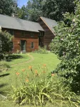 Home in the Woods - Big, Acreage, Nature Oasis, King Bed, Giant Windows - Homestays