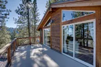 Walk to Stagecoach Lift - 5Br Luxury Ski Cabin - Private Hot Tub - 3 Fireplaces - 4-Star