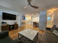 Beautiful Home, Pet Friendly & Close to Beaches! - บังกะโล