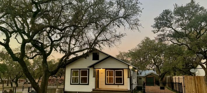 Cozy Cottage in delightful Johnson City, Texas Hotels in Blanco County