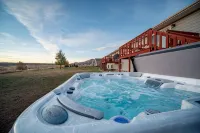 Family Friendly Townhome w/ Hot-Tub - 4성급