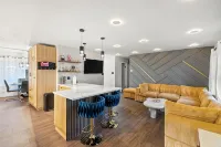Luxury Home. Hot-tub, close to IAD & Hylton PAC. - 4-Sterne