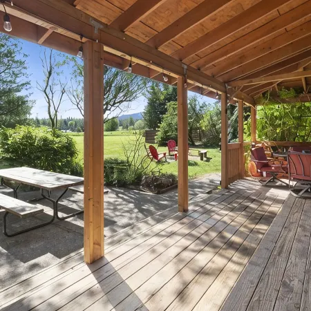 The Buck Spur | A Cozy Cottage close to Sandpoint & Silverwood