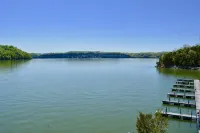 Lake Lover's Paradise! 3 Bed/2 Bath, Walk to Lake on Lake Cumberland!