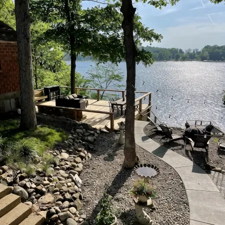 Tranquil Lake Cottage