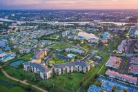Jupiter Bay Resort Condo, steps to the beach! Comfortably sleeps family of 4!