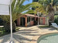 Beautiful vacation villa with large pool 900m walk to the beach for 12 people - Bathtub