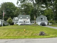 Enjoy spectacular views of Lobster Cove. Large yard, EV charger & dog friendly. - 3-Star