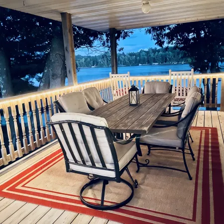 Spacious Lake home. Great for family/friends  getaway.  sleeps 10