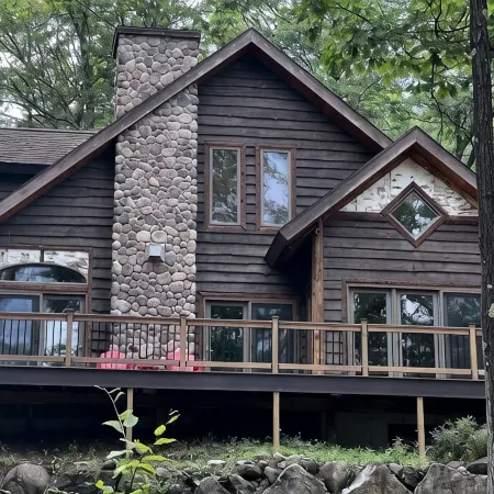 Family Lodge with Hot Tub, AC, Minutes to Lake Placid and Hiking, Pet Friendly
