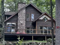 Family Lodge with Hot Tub, AC, Minutes to Lake Placid and Hiking, Pet Friendly