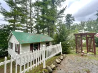 Lake Luzerne Cottage with Lake Rights 15 Min from Lake George - Homestays