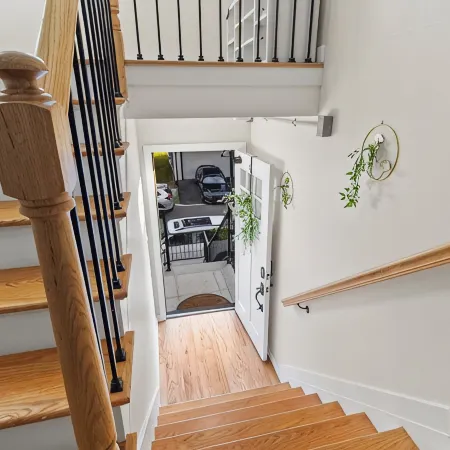 Contemporary 3bds near NYC / EWR with free parking