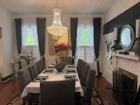 Spacious 5-bedroom house with WiFi, AC in welcoming Opelika - balcony