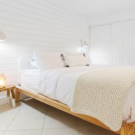 Beachside Modern Wellness Villa with Spacious Patio, Walk to the Beach