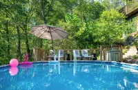 Cozy Retreat w/ Pool, Cinema Room & Fire Pit - Pools