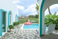Ubu Villa Gito Gati - 4 Bedrooms Villa in Jogja for Family - Villas