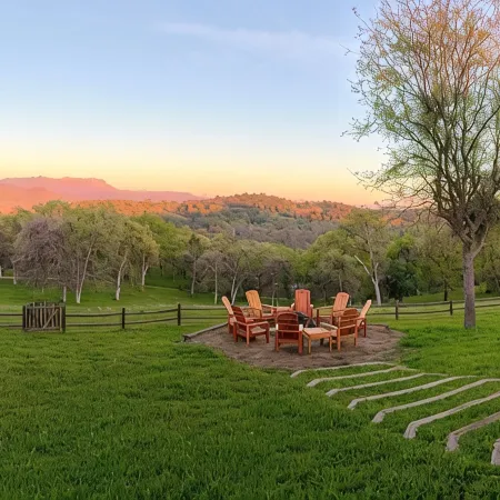 Starview Ranch: 3 homes w/ 7 bdrms, pool, sauna, spa & gym on 50 beautiful acres