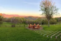 Starview Ranch: 3 homes w/ 7 bdrms, pool, sauna, spa & gym on 50 beautiful acres - 4つ星