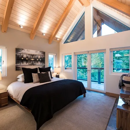 Chalet Champagne Luxury. TRUE ski in/out, 4 bed/4 bath Magnificent Views Hot Tub