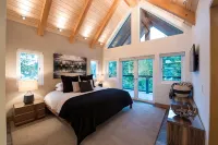 Chalet Champagne Luxury. TRUE ski in/out, 4 bed/4 bath Magnificent Views Hot Tub - 4 Sao