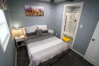 Luxury Wolf Lodge - 2 bedroom - Lakefront. - 3-Star