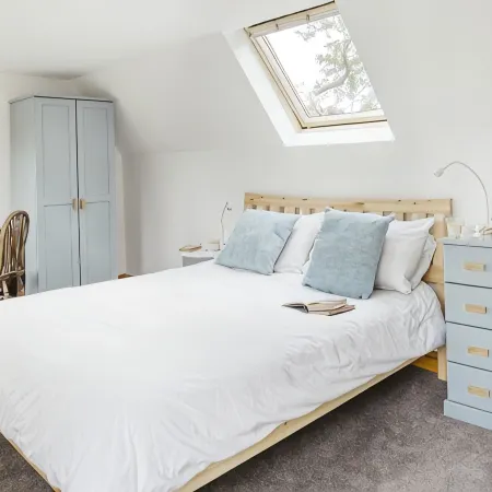Contemporary Cottage Retreat in Secluded Valley Near Sea. Sleeps 8