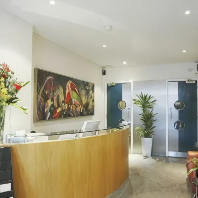 196 บิชอปส์เกต อพาร์ตเมนต์ บาย ดีมอนทริโอ โรงแรมใกล้ตึก Heron Tower