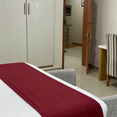 Henods Luxury  Suites Hotels near Ile-epo everyday market