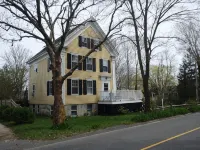 2 Bedroom Private Apt. in 1825 Whaler's Home on Duck Creek