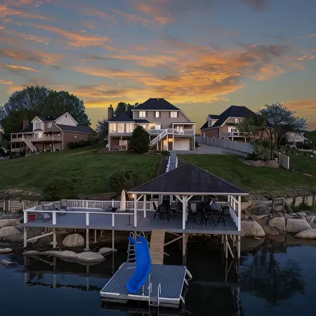 Boone Lake Haven with kayaks