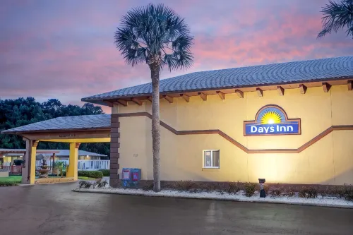 Blue Spring Inn Orange City - Parkplatz