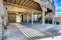 Semi-Oceanfront Gem in the Heart of Kdh - Steps to Beach, Dining & Dog Friendly! - โฮมสเตย์