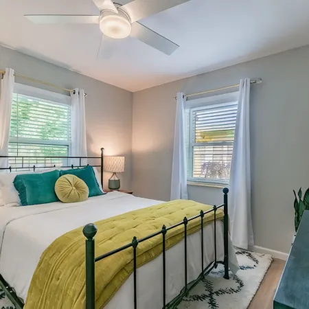Perfect One-Bedroom- 10 Mins from Clearwater Beach