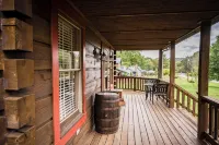 Rumples Retreat at Highland Hideaways - Arcade - Private Drive-in Theater