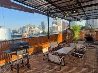 4BR House with Beautiful Rooftop near BTS Ekkamai - Villas