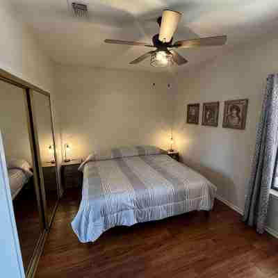 Peaceful river views/Guadalupe access/Swimming Pool/2 bed 2 bath/Sleeps 6 Rooms