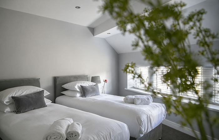 A spacious and stylish 2 bedroom, 2 bathroom duplex apartment
