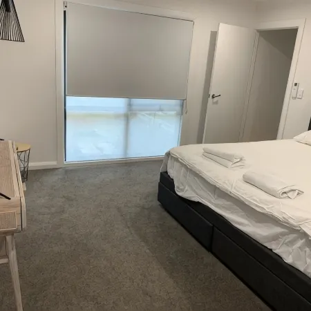 Spacious Family Friendly Beach House With outdoor Bbq and jacuzzi free Wifi