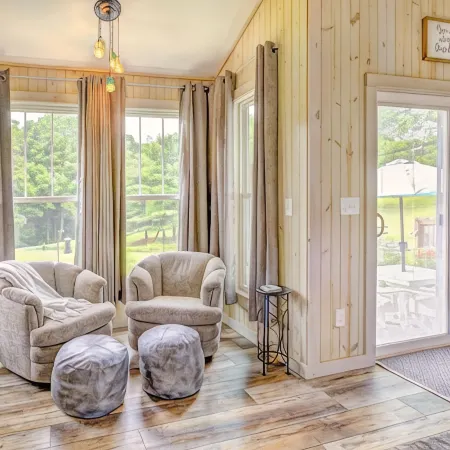 Centrally Located in the Heart of Hocking Hills, Minutes from Hiking & Shopping